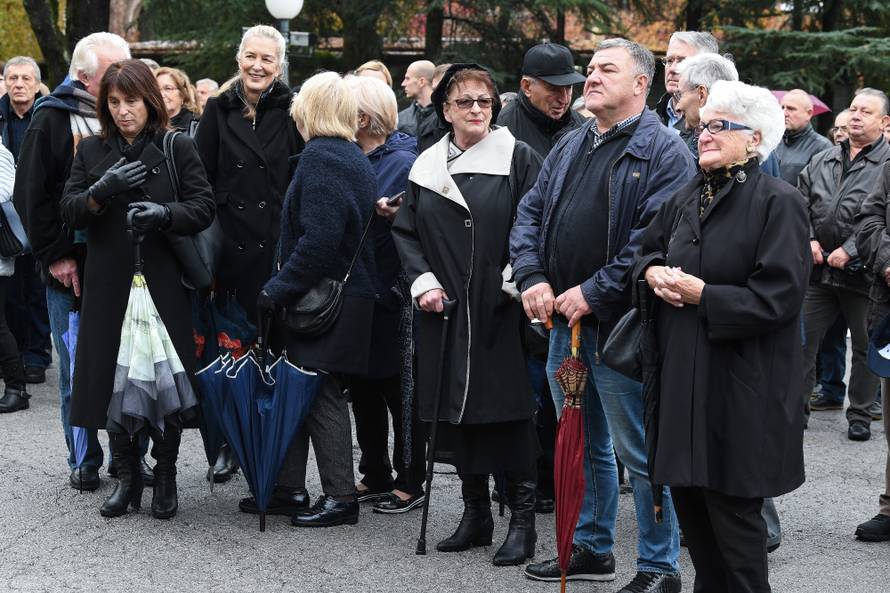 Supruga Dudeka neutješna na sprovodu: 'Ostao si naš pajdaš'