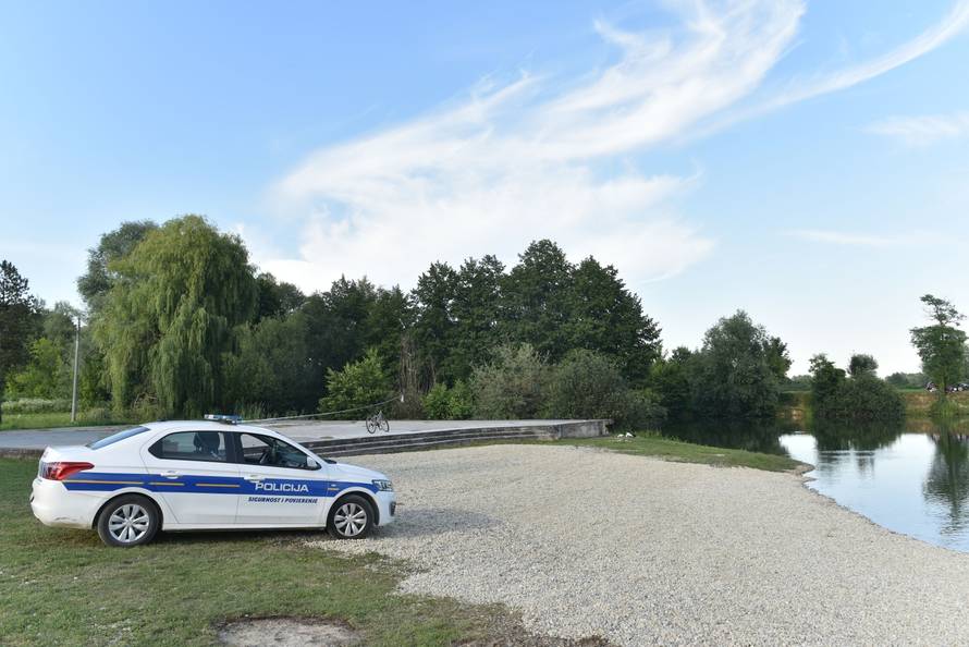 Bedekovčina:  Vatrogasci izvukli iz jezera dvojicu mladića