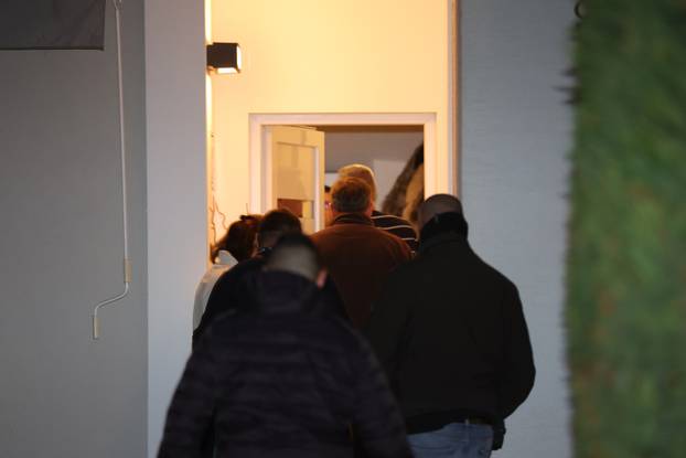 Dolazak Andrije Mikulića i inspektora USKOK-a u kuću gdje se provode istražne radnje 