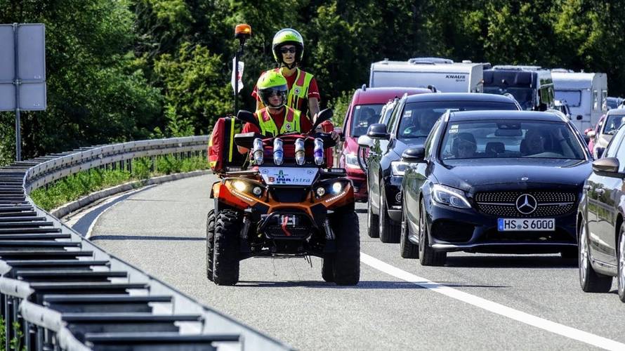 Čuvari Ipsilona: Vozimo slalom između auta i spašavamo ljude