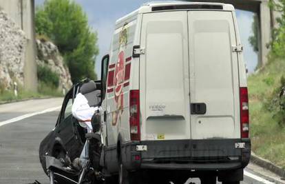Dvoje poginulih kod Trogira: Frontalan sudar auta i kombija