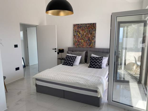 Prodaje se vila u Lunu s velikim bazenom: Cijena? Ma sitnica...