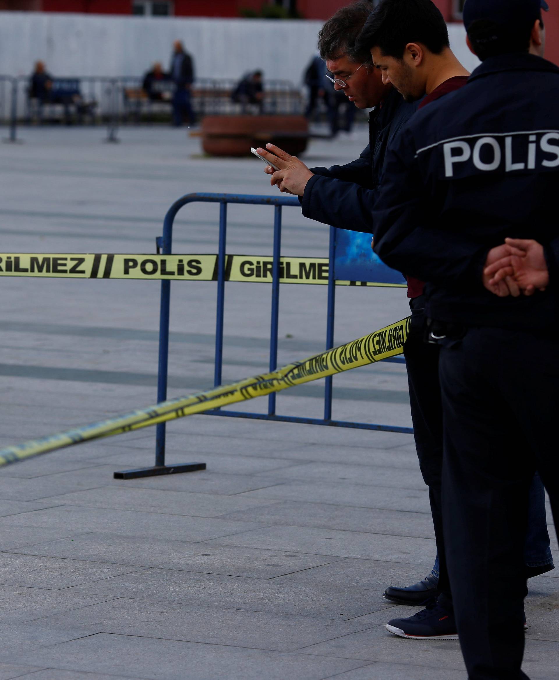 Turkish riot policemen secure the area after an attack aganist Can Dundar, editor-in-chief of Cumhuriyet in front of the Justice Palace in Istanbul