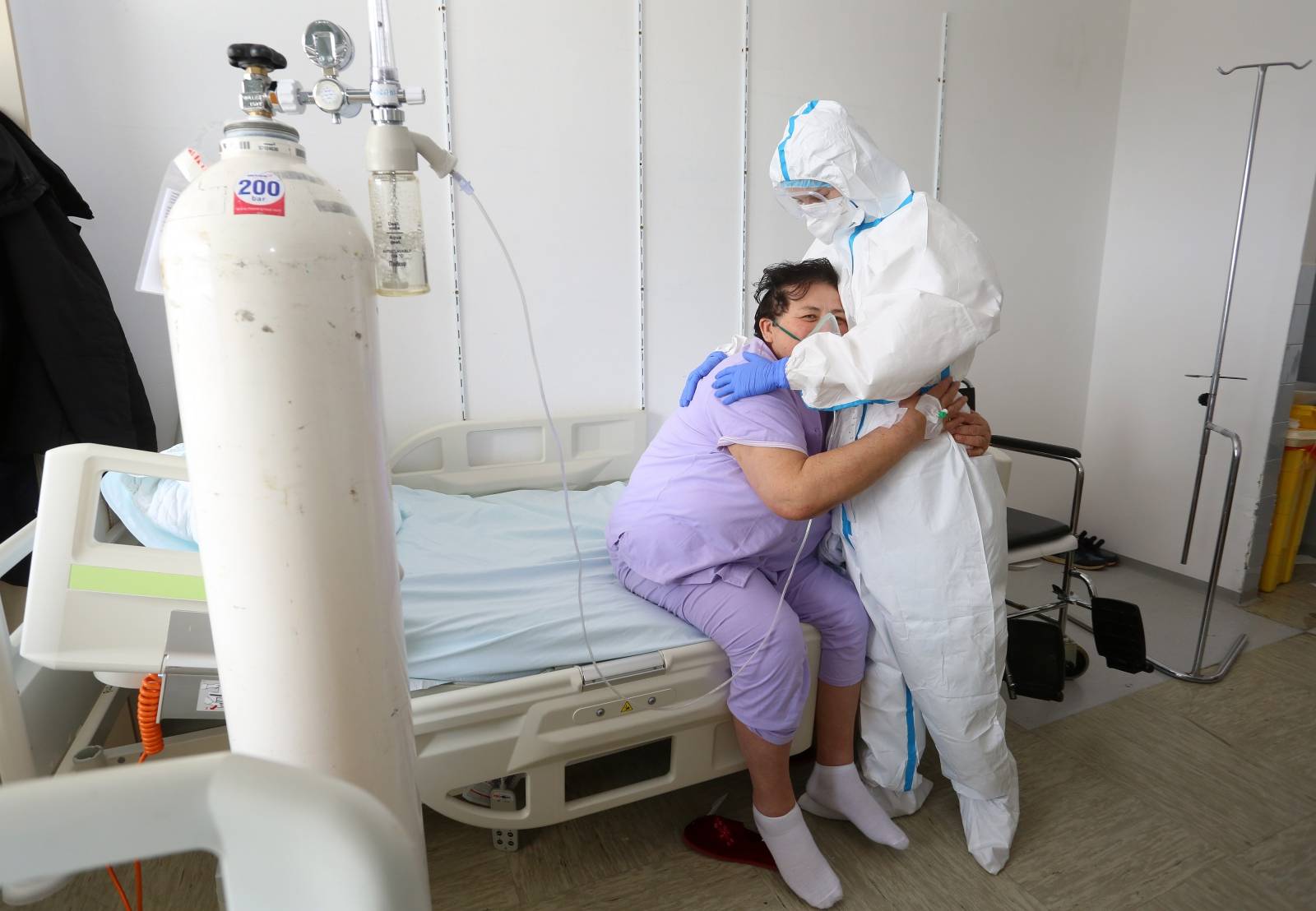 Kapaciteti covid odjela karlovačke bolnice popunjeni, na respir