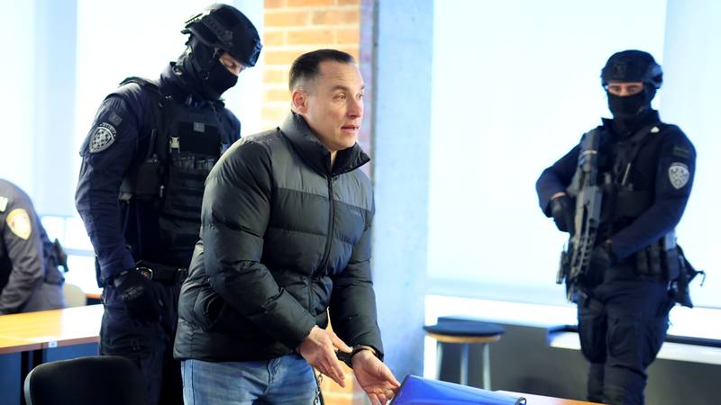 UŽIVO Sud pročitao Mlađanovu razglednicu svom kumu: 'Alo, momak. Što mi se ne javljaš?'