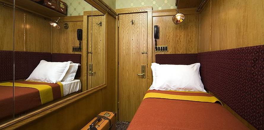 Opa, što je sad ovo?! Hotel na kotačima u Zadru. Nemaju tuš i kuhaju u busu. Cijena? Sitnica...