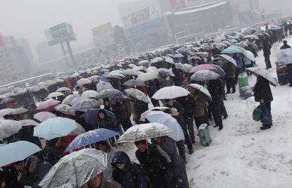 Kina: Nevrijeme s ledenom kišom ubilo 64-ero ljudi