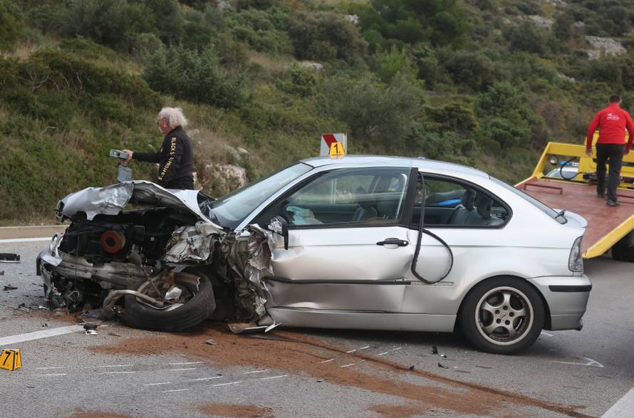 Krš i lom na ulazu u Šibenik: BMW bez pola prednjeg dijela