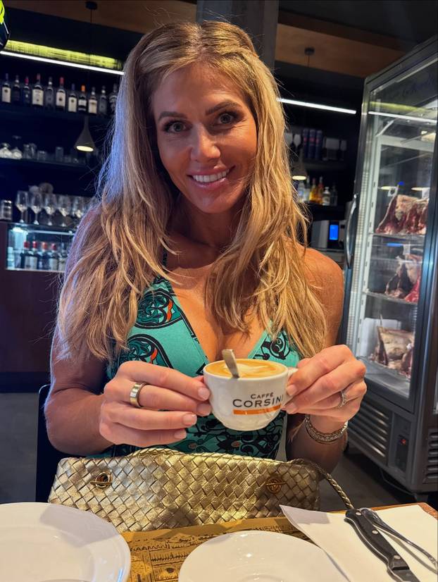 Mamma mia! Evo kako bivša kečerska zvijezda izgleda u 51.