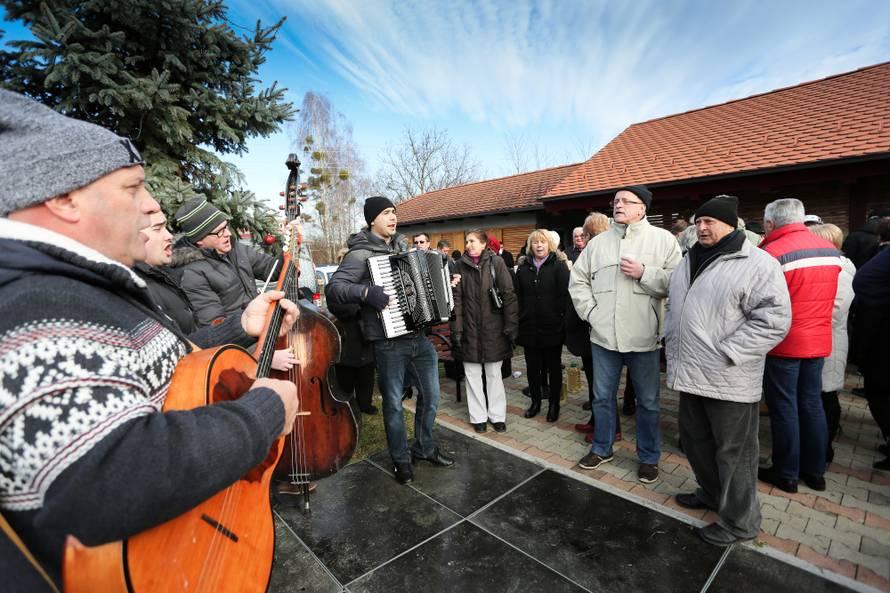 Doček u party avionu: Uz ples i vatromet  'uletjeli' su u Novu...