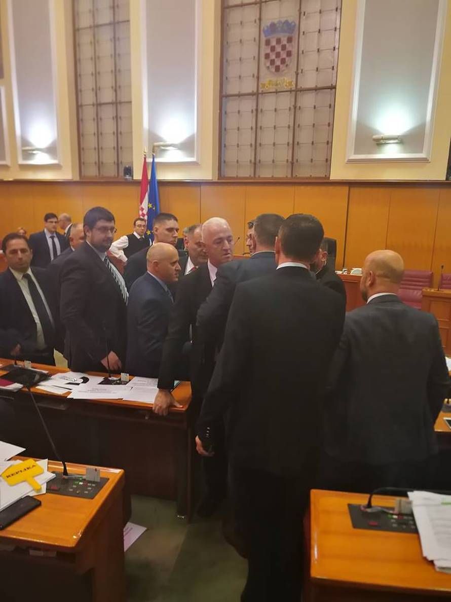 U Vladi kažu: Plenković je htio samo nešto pitati Grmoju...