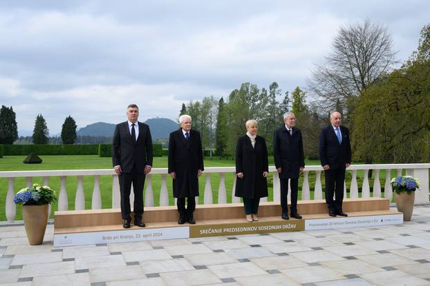 Zajedničko fotografiranje državnika koje sudjeluju na proslavi 20 godina članstva Slovenije u EU