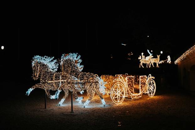 FOTO Kakvi prizori! Dvorac Trakošćan će uskoro sjajiti u čaroliji svjetlosnih instalacija