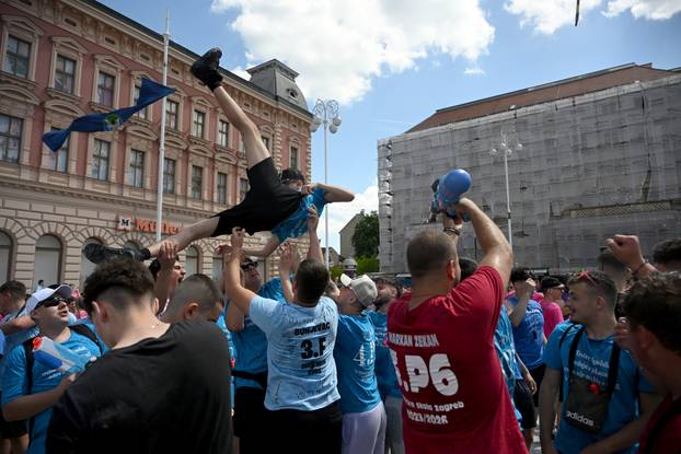 Zagreb: Zagrebački maturanti slave zadnji dan škole