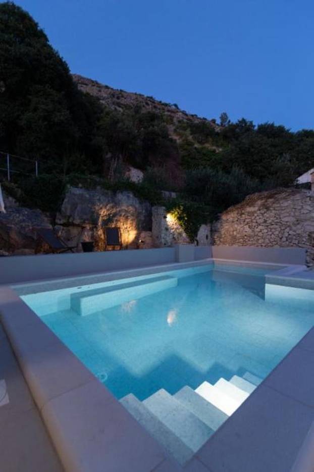 FOTO Kuća na Jadranu s 240 m² luksuza čeka novog vlasnika