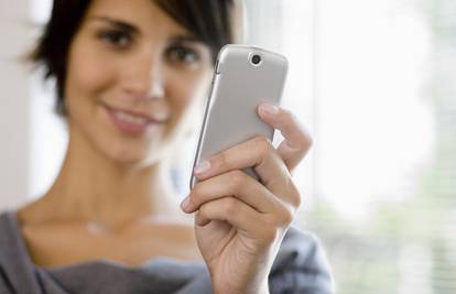 Bez povjerenja: Četvrtina žena  špijunira partnerov mobitel
