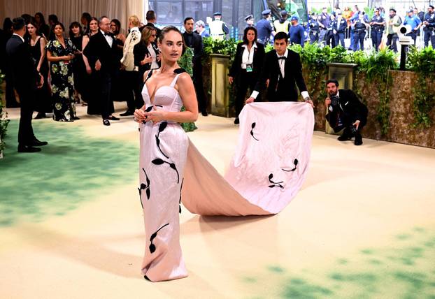 Spektakularna no? Met Gale uz službeni dress code Garden of Time