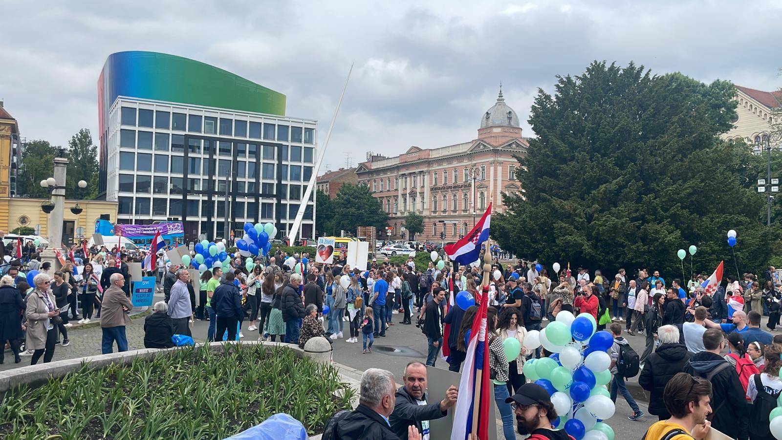 Hod za život završio je na Ribnjaku nakon blokade žena