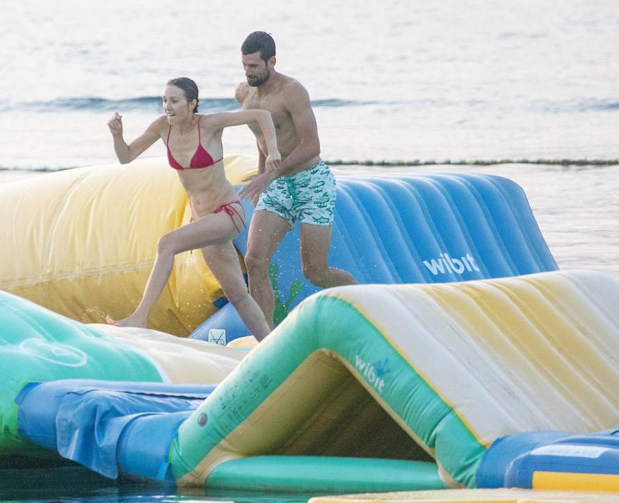 EKSKLUZIVNO: Novak i Jelena Đoković  razmjenjivali nježnosti i zabavljali se s djecom u Dubrovniku