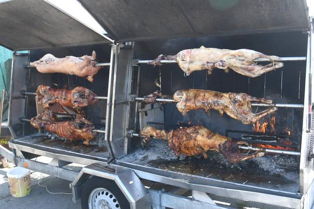 Gudovac: Od gastro ponude, najtraženiji su odojak i janjetina s ražnja
