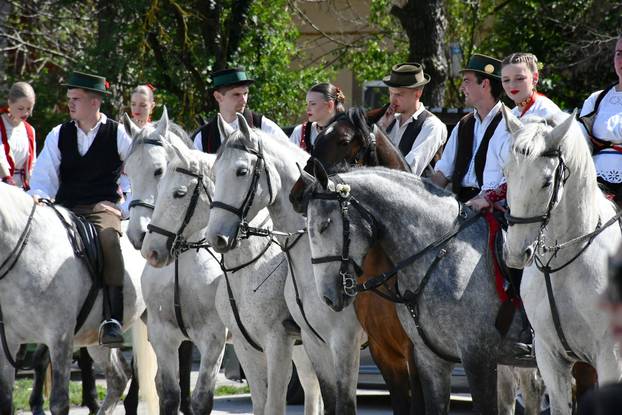 U Velikoj Kopanici održana manifestacija Uskrsno jahanje 