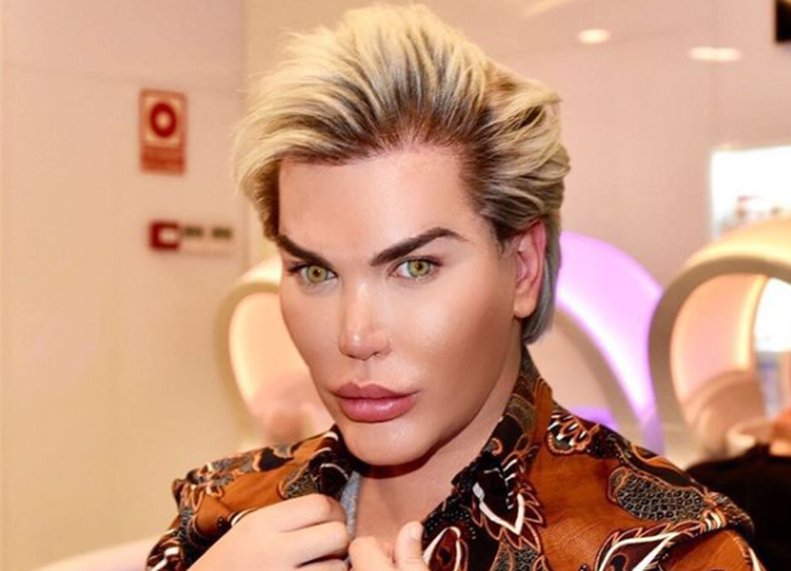 Bio je Ken pa Barbie: Ovisnik o nožu pokazao kako je izgledao