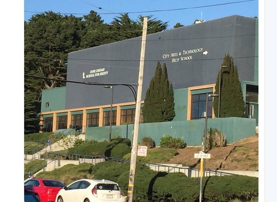 Pucnjava u SAD-u ispred škole: Ozlijeđeno je troje učenika