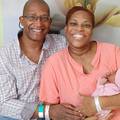 'Ona je naše čudesno dijete': Rodila je zdravu bebu sa 50, nakon 13 godina pokušaja