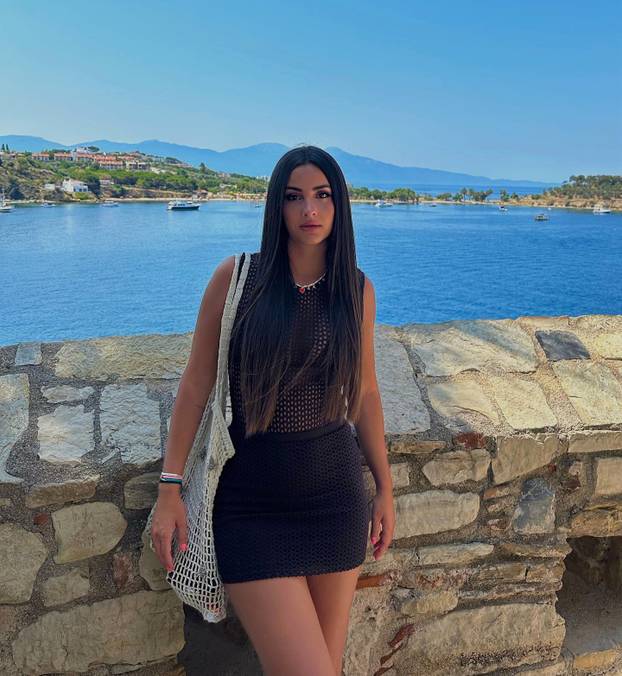 FOTO Tko je djevojka mlade Realove zvijezde? Selenia se bavi modelingom i slika u dresu