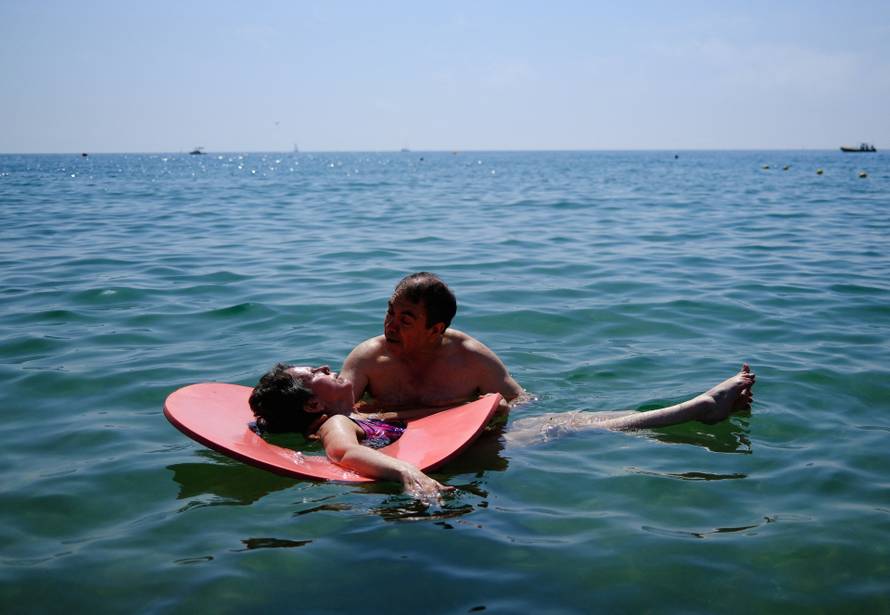 A beach day for everyone: Barcelona's assisted-swimming service amid heatwave
