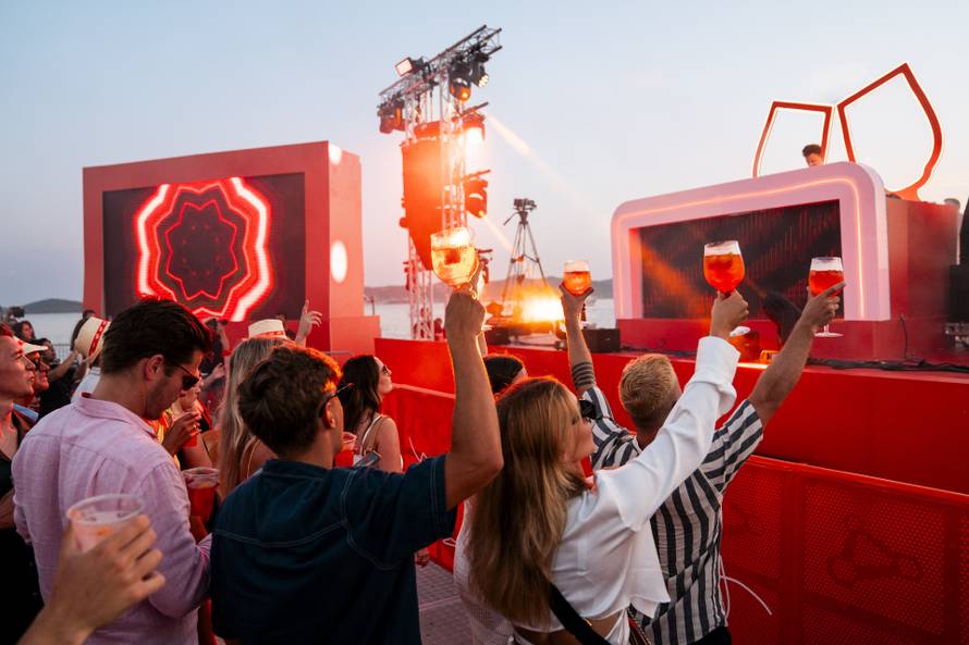 Fenomenalan event Sunset in a glass obilježio je nazaboravan nastup DJ-a Fedde le Granda