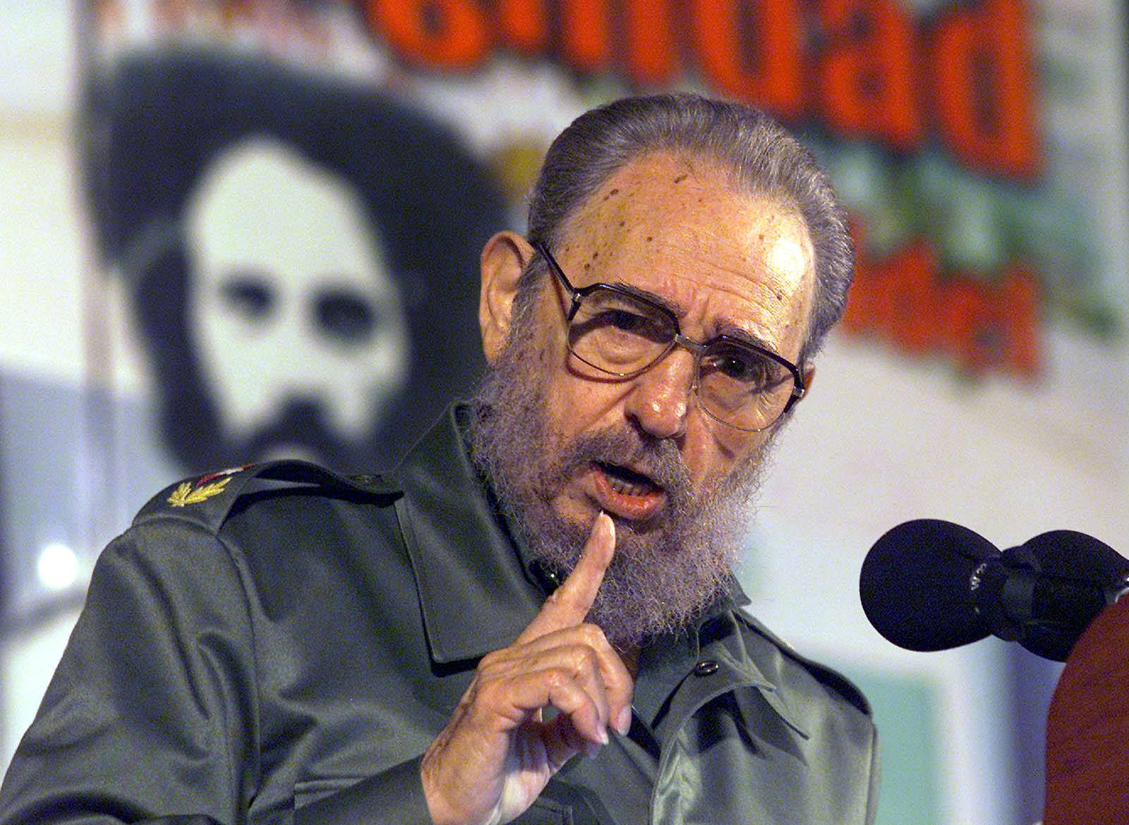 Kubanci ne poznaju život bez njega - Fidel puni devedestu