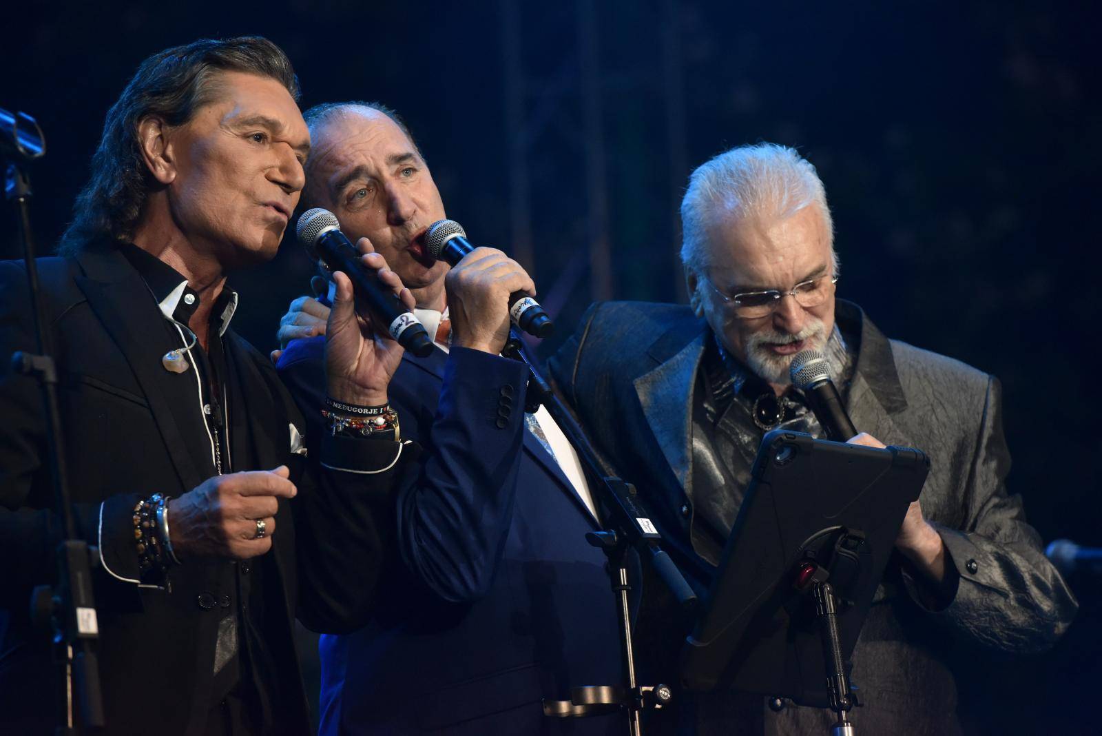 Tri muÅ¡ketira, GrdovÄ, Stavros i  PejakoviÄ odrÅ¾ali koncert na Trgu Oluje u Kninu