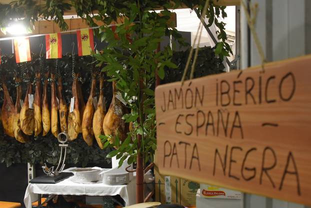 Tinjan: U Tinjanu "napad" na Guinnessov rekord rezanjem pršuta