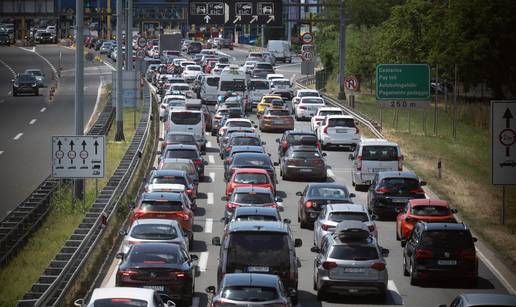 FOTO Zagužvalo kod Lučkog! Kolona je duga dva kilometra...