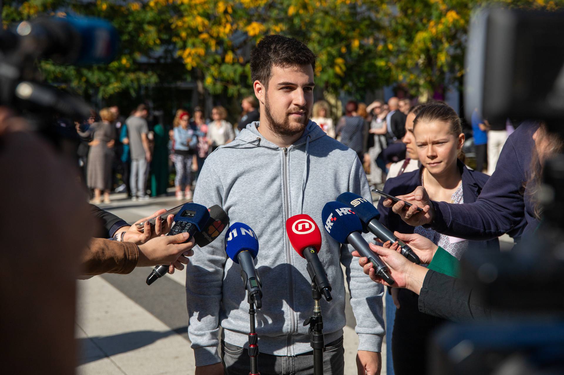 Osijek: Održano mirno okupljanje  povodom ubojstva studentice Miheale Berak