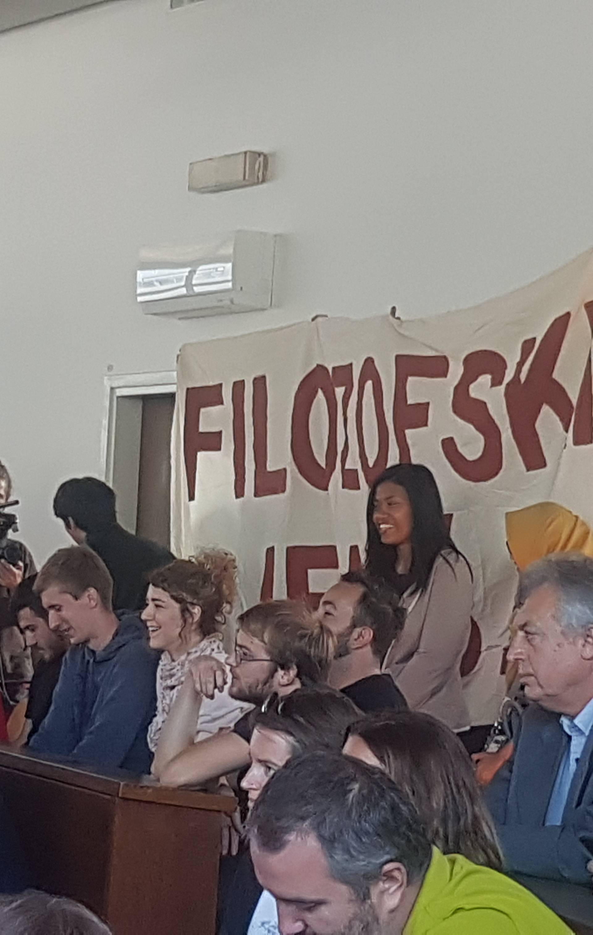Studenti Filozofskog izviždali Borasa: Rektor je krhka biljka