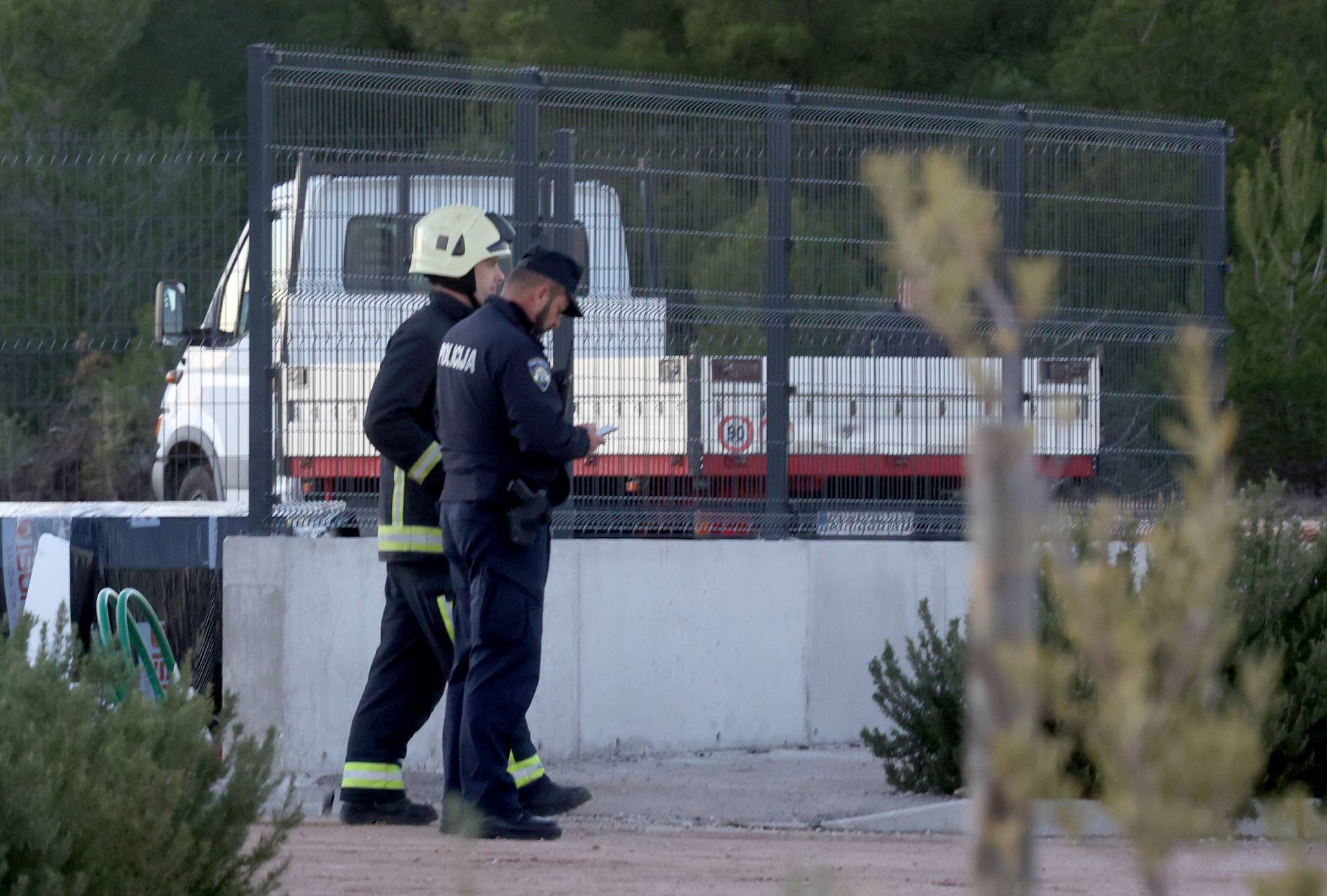 Šibenik: U Industrijskoj zoni Podi urušio se krov hale, jedna osoba poginula