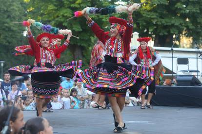 FOTO Folkloraši zauzeli Karlovac