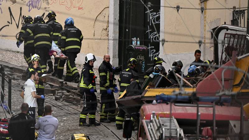 FOTO Stravični prizori na mjestu pada uspinjače. Poginulo je 15 ljudi. Proglasili su dan žalosti