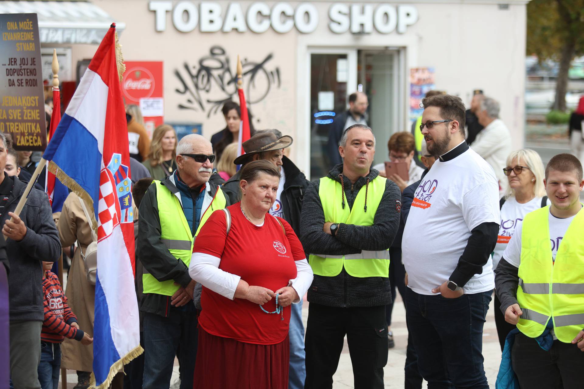 Rijeka: Održan Hod za život, pratili ih prosvjednici