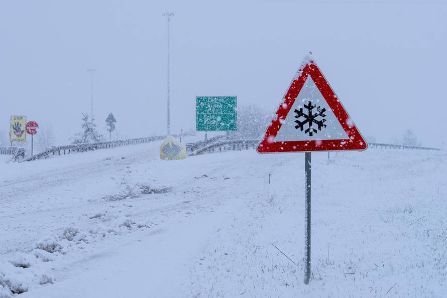 Zimski uvjeti na A1 između čvora Perušić i čvora Gospić