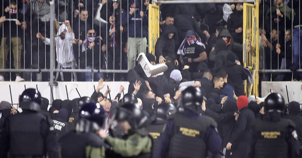 Prva reakcija iz HNS-a na kaos u Splitu: ‘Moguće je da Hajduk kaznimo zatvaranjem Poljuda’