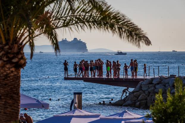 Split: Ljetni ugođaj na novouređenoj plaži Žnjan