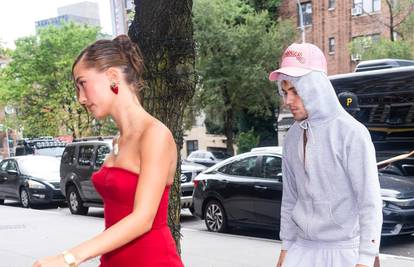 Otac Hailey Bieber poručio je obožavateljima: 'Molite se za moju kći i njenog muža Justina'