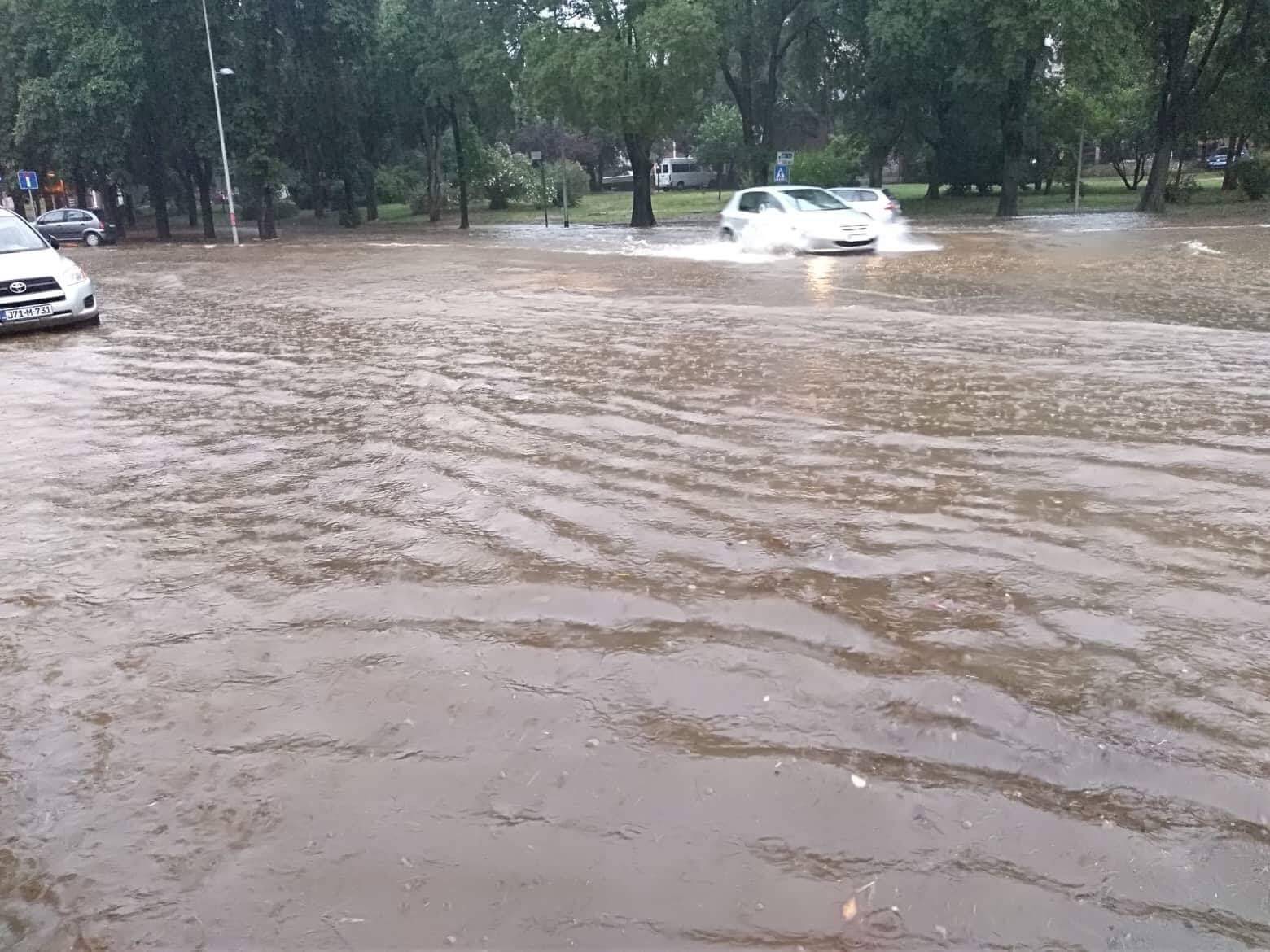 Kiša donijela poplave: U Istri pod vodom ceste, podrumi...