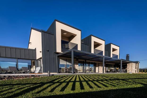 FOTO Ovako izgleda vila bivšeg potpredsjednika HDZ-a. Noćenje 1100 eura, ima bazen, saunu...