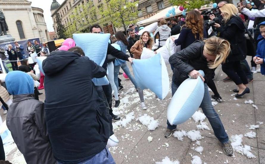 Dvjesto se ljudi potuklo usred Cvjetnog trga i to - jastucima