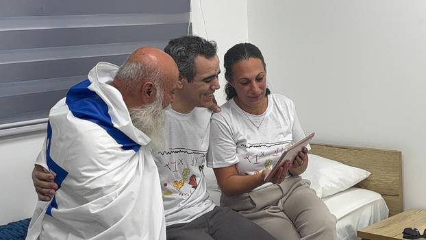 Hostages-prisoners swap deal between Hamas and Israel