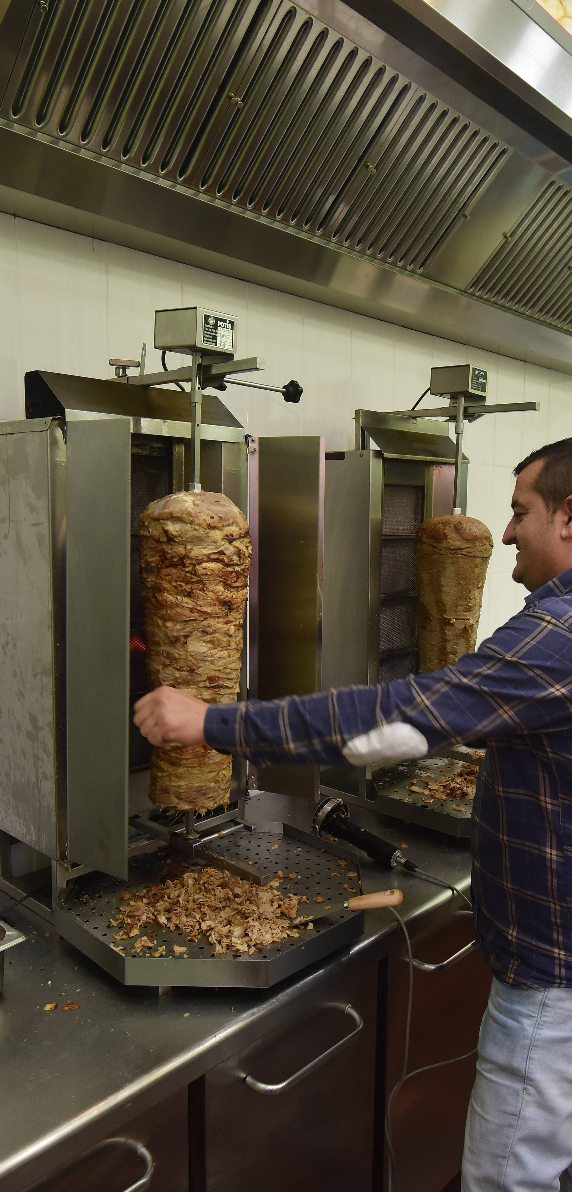 'Još ima dobrih ljudi': Otvorio je lokal pa sve častio kebabom